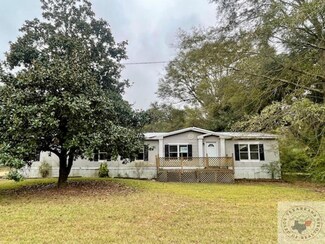 209 Broadway St, McNeil, AR 71752