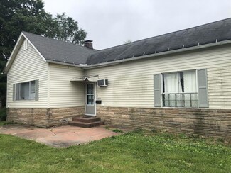 404 E Henry St, Staunton, IL 62088