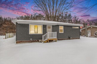 1614 Kay Dr, Benton Harbor, MI 49022