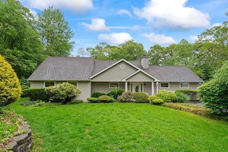 30 Darby Dr, Huntington Station, NY 11746