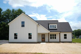 825A College St, Portland, TN 37148