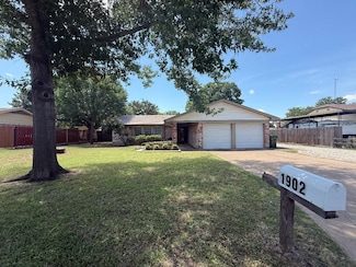 1902 SE 9th St, Mineral Wells, TX 76067