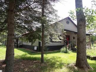 2925 W Cherry Ln, Mio, MI 48647