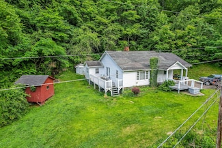 749 Stinnett Wendover Rd, Stinnett, KY 40868