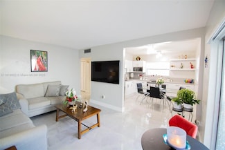 380 E 35th St Unit 2110, Hialeah, FL 33013