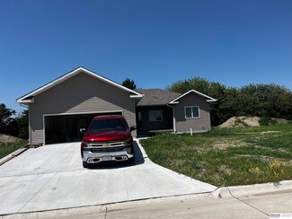 1810 Vivian Ln, David City, NE 68632