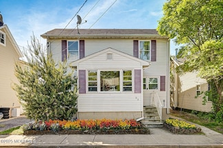 33 Oak St, Keyport, NJ 07735