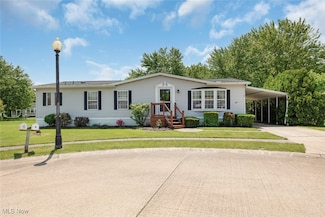 8 Harmony Cir, Olmsted Township, OH 44138