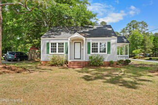 229 E Calhoun St, Whiteville, NC 28472