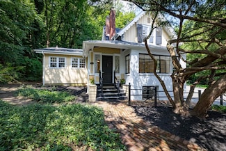 122 Main St, Roslyn, NY 11576