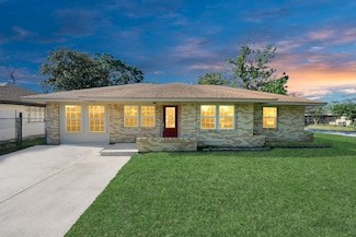 149 E Riverwood Dr, Houston, TX 77076