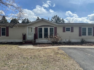 17 Pheasant Run, Pleasant Valley, NY 12569