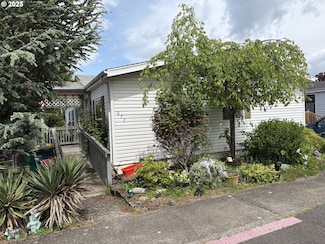 673 SW Crestview Way, Troutdale, OR 97060