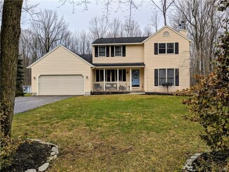 23 Hemlock Ln, Pennellville, NY 13132