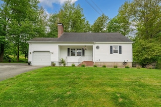 11 Beauchesne Dr, Hooksett, NH 03106