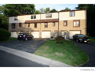 52 Woodridge Trail, Henrietta, NY 14467