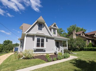 619 S Wisconsin St, Mineral Point, WI 53565
