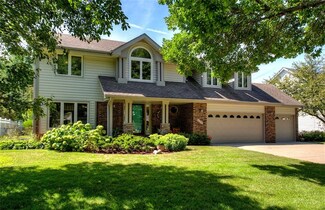 6590 N Winwood Dr, Johnston, IA 50131