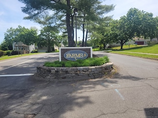 13 Little River Ln, Middletown, CT 06457