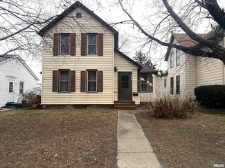 1615 Pershing Blvd, Clinton, IA 52732