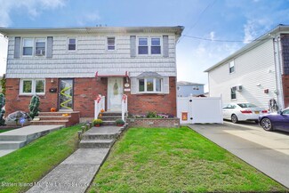 70 Park St, Staten Island, NY 10306