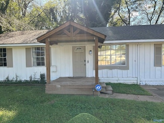 3815 Ridgecrest Cir SW, Huntsville, AL 35805