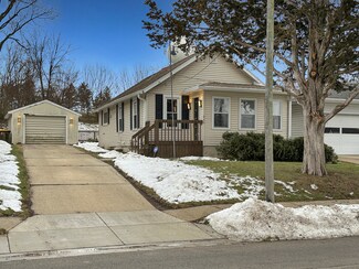 945 W Cleveland St, Freeport, IL 61032