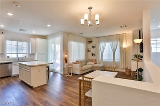 25 Barbara Ln Unit 42, Las Vegas, NV 89183
