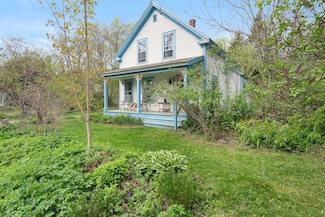64 Meadowbrook Rd, Brattleboro, VT 05301