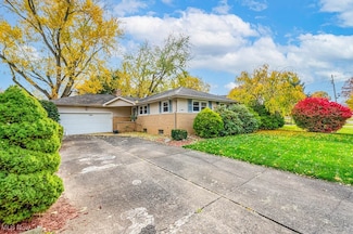 2985 Algonquin Dr, Youngstown, OH 44514