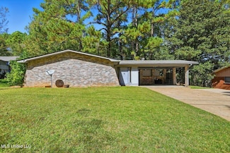 2372 Upper Dr, Pearl, MS 39208