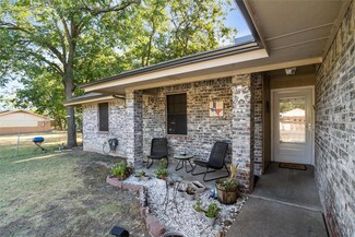 1810 S Clay St, Kaufman, TX 75142
