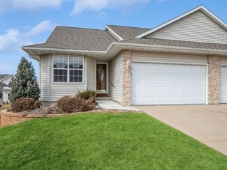 6730 Waterview Dr SW, Cedar Rapids, IA 52404