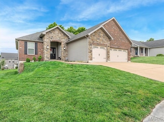 2236 Silver Lake Estates Dr, Pacific, MO 63069