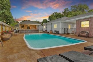 303 Beaumont Dr, Magnolia, TX 77354