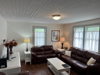 210 Montpelier Ave, Gainesboro, TN 38562