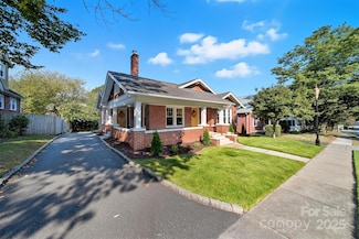 609 2nd St NE, Hickory, NC 28601