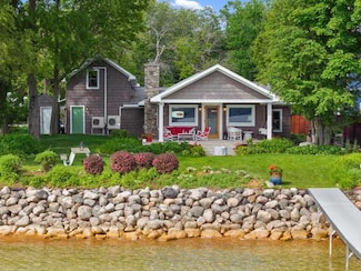 3106 Glenwood Beach Dr, Boyne City, MI 49712