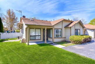 1552 Ranchview Dr, Naperville, IL 60565