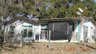 210 Colwell Ave, Pleasanton, TX 78064