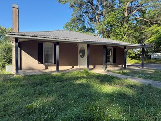608 Bleeker St, Bridgeport, AL 35740