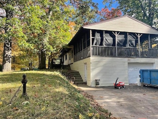 13076 Fedde Ave, New Buffalo, MI 49117