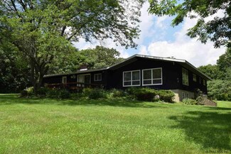 29 Rutkiewicz Rd, Ravena, NY 12143