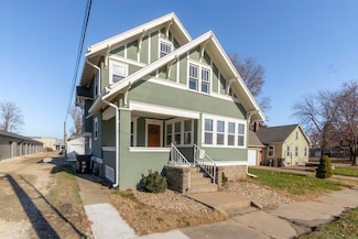 211 W 9th St, Cedar Falls, IA 50613