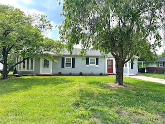 9 Crossroad Dr, Fairview Heights, IL 62208