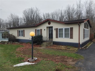 45 Hidden Meadows Dr, Bergen, NY 14416
