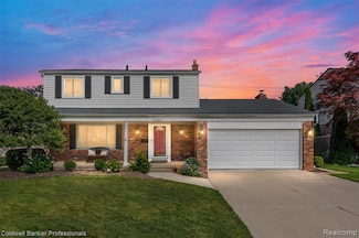 21600 Eastbrook Ct, Grosse Pointe Woods, MI 48236