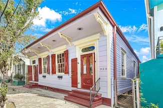 925 Clouet St, New Orleans, LA 70117