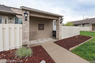 62310 Arlington Cir Unit 6, South Lyon, MI 48178