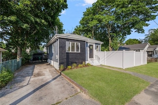 14 Center Ct, Warwick, RI 02889